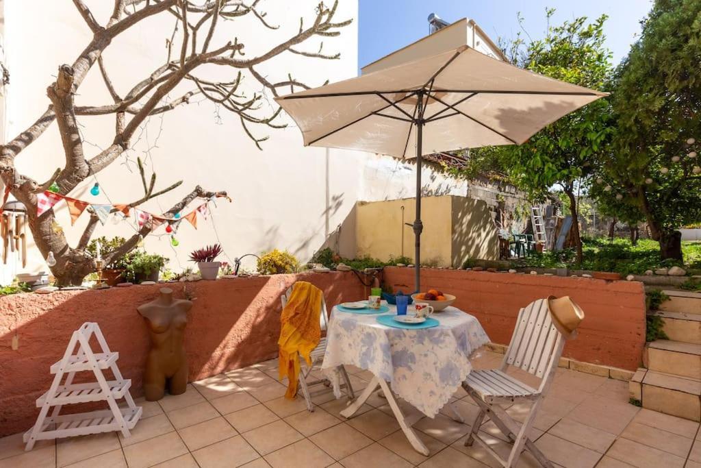 Backyard Art Studio Chrissi Akti Chania Exterior foto